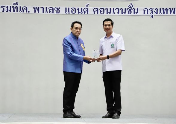 เทศบาลนครสุราษฎร์ธานี รับมอบโล่เชิดชูเกียรติ องค์กรปกครองส่ว ... รูปภาพ 1