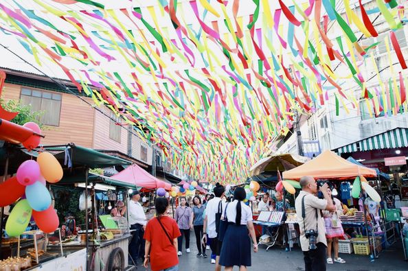 วันหยุดสุดสัปดาห์ ออกไปเดินเล่น หาของอร่อยๆ กินกันค่ะ Image 1