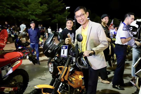 นายกแป๊ะ ร่วมงาน ASIA CROSS COUNTRY RALLY 2024 การแข่งขันรถย ... รูปภาพ 1