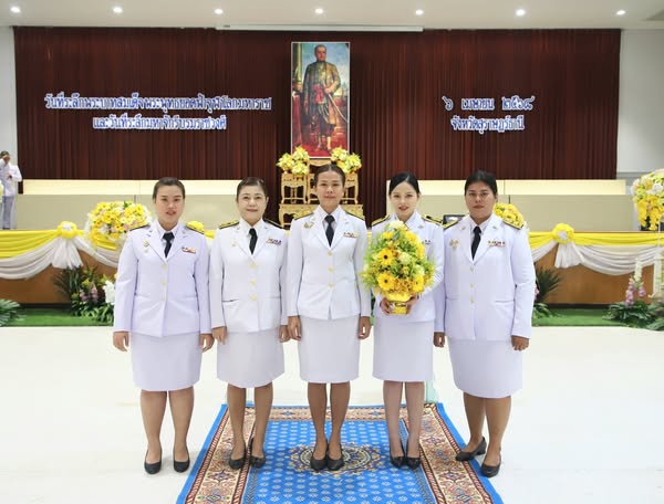 พิธีเนื่องในวันที่ระลึกพระบาทสมเด็จพระพุทธยอดฟ้าจุฬาโลกมหารา ... Image 1