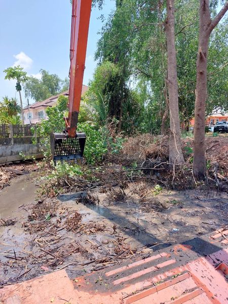 เทศบาลนครสุราษฎร์ธานี โดยสำนักช่าง ดำเนินงานด้านต่างๆ เพื่อค ... Image 1