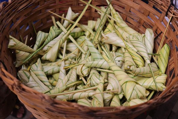 ขนมต้มใบพ้อ หรือที่เรียกกันว่า “ขนมต้ม“ หรือ “ต้ม” เป็นข้าวต ... รูปภาพ 1