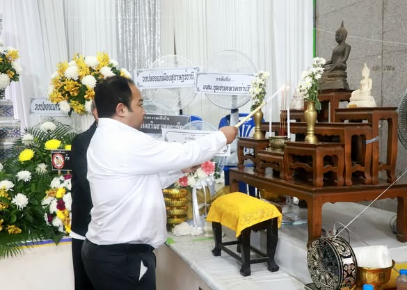 เทศบาลนครสุราษฎร์ธานี ร่วมมอบเงิน 30,000 บาท แก่สมาชิกกองทุน ... รูปภาพ 1