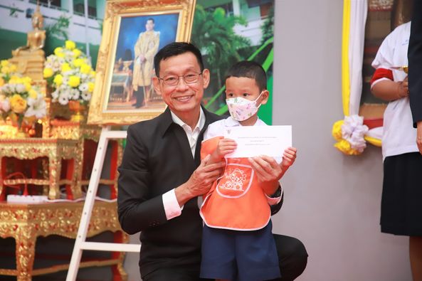 พิธีมอบทุนการศึกษา และการให้ความช่วยเหลือนักเรียน โรงเรียนเท ... รูปภาพ 1