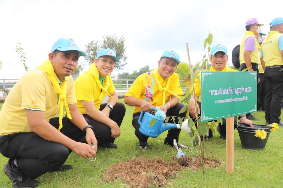 เทศบาลนครสุราษฎร์ธานี ร่วมปรับภูมิทัศน์รอบสวนสาธารณะบึงขุนทะ ... Image 1