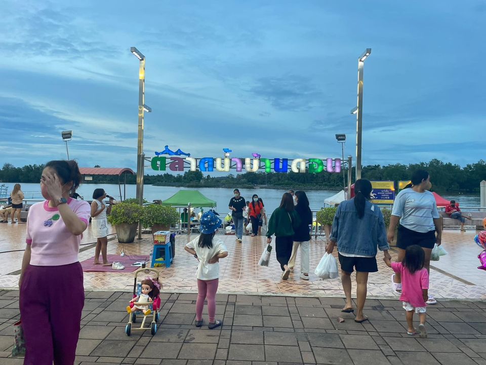 วันหยุดลองแวะมา ชิม ช้อป ชิล ที่ริมแม่น้ำตาปีกันค่ะ Image 1