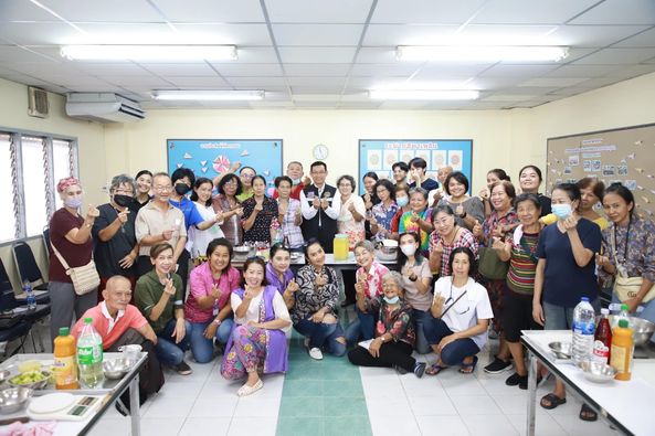 นายกฯ ลงพื้นที่เยี่ยมชมโครงการเงินอุดหนุนส่งเสริมอาชีพในชุมช ... รูปภาพ 1