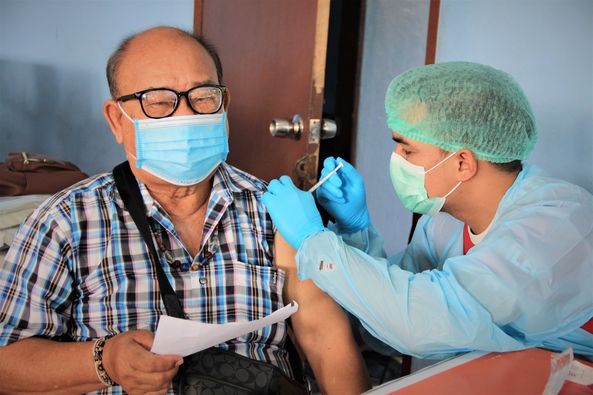 บรรยากาศฉีดวัคซีนไฟเซอร์เดข็ม๓ให้กับประชาชนชุมชนโพหวาย Image 1