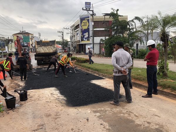 โครงการปรับปรุงระบบจำหน่ายไฟฟ้าเป็นเคเบิลใต้ดิน บริเวณถนนตลา ... Image 1