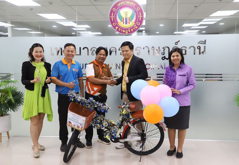 วันนี้ (27 ธ.ค. 66) เทศบาลนครสุราษฎร์ธานี รับมอบรถจักรยานจาก ... Image 1