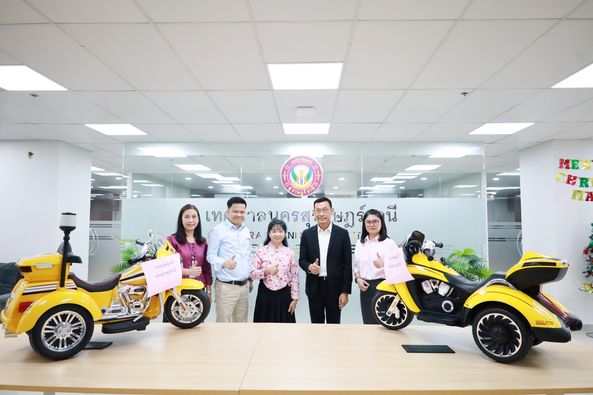 วันที่ 9 มกราคม 2567 เทศบาลนครสุราษฎร์ธานี รับมอบของขวัญ รถไ ... Image 1