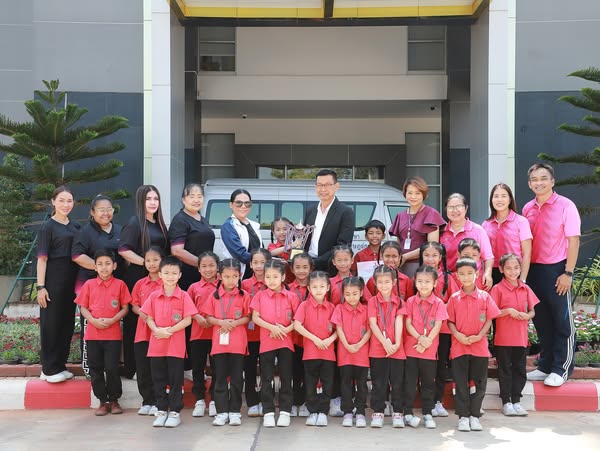 นายกเทศมนตรีฯ ร่วมแสดงความยินดีกับ "เดอะชาร์ค จูเนียร์" ทีมส ... Image 1