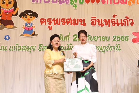 ร่วมงานแสดงมุทิตาจิตผู้เกษียณอายุราชการ โรงเรียนเทศบาล ๕ รูปภาพ 1