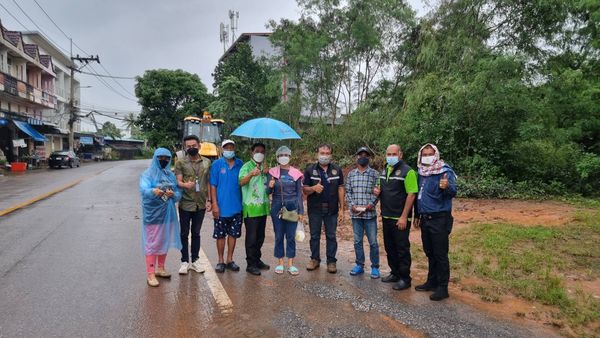 เร่งแก้ไขปัญหาเหตุต้นไม้ล้มขวางทางถนนในซอยบางใหญ่๑๖ Image 1