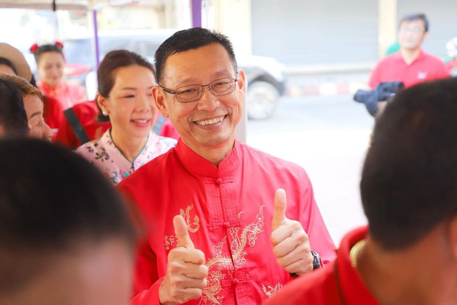 นายกแป๊ะ ไหว้เจ้า 6 ศาล เทศกาลตรุษจีน ขอพรสิ่งศักดิ์สิทธิ์ให ... รูปภาพ 1