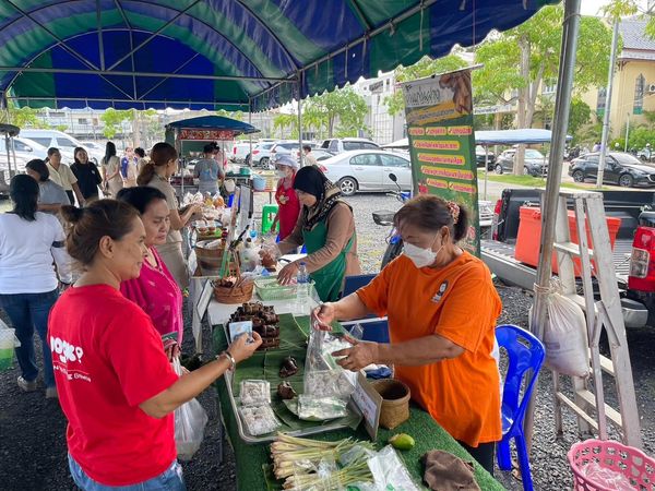 พรุ่งนี้พบกัน!! มาช้อปสินค้า “ตลาดนัดเทศบาลนครสุราษฎร์ธานี” รูปภาพ 1