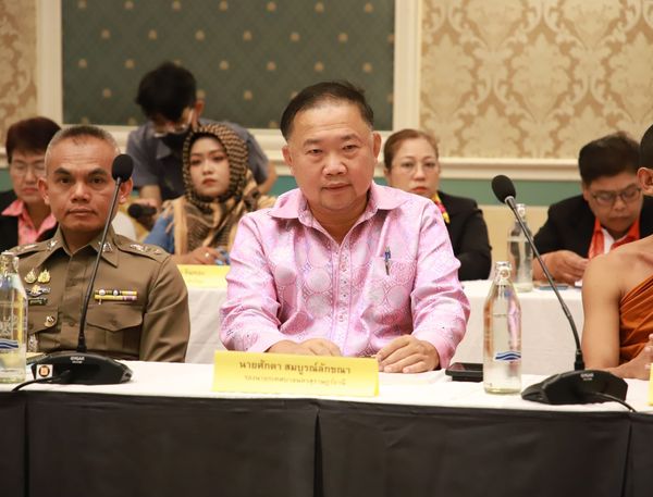 เทศบาลฯ ร่วมโครงการสร้างเสริมคุณธรรมภายใต้การปลูกจิตสำนึกด้ว ... Image 1