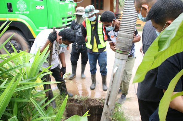 ลงพื้นที่ดูดล้างท่อระบายน้ำตลาดล่าง ๒๔ Image 1