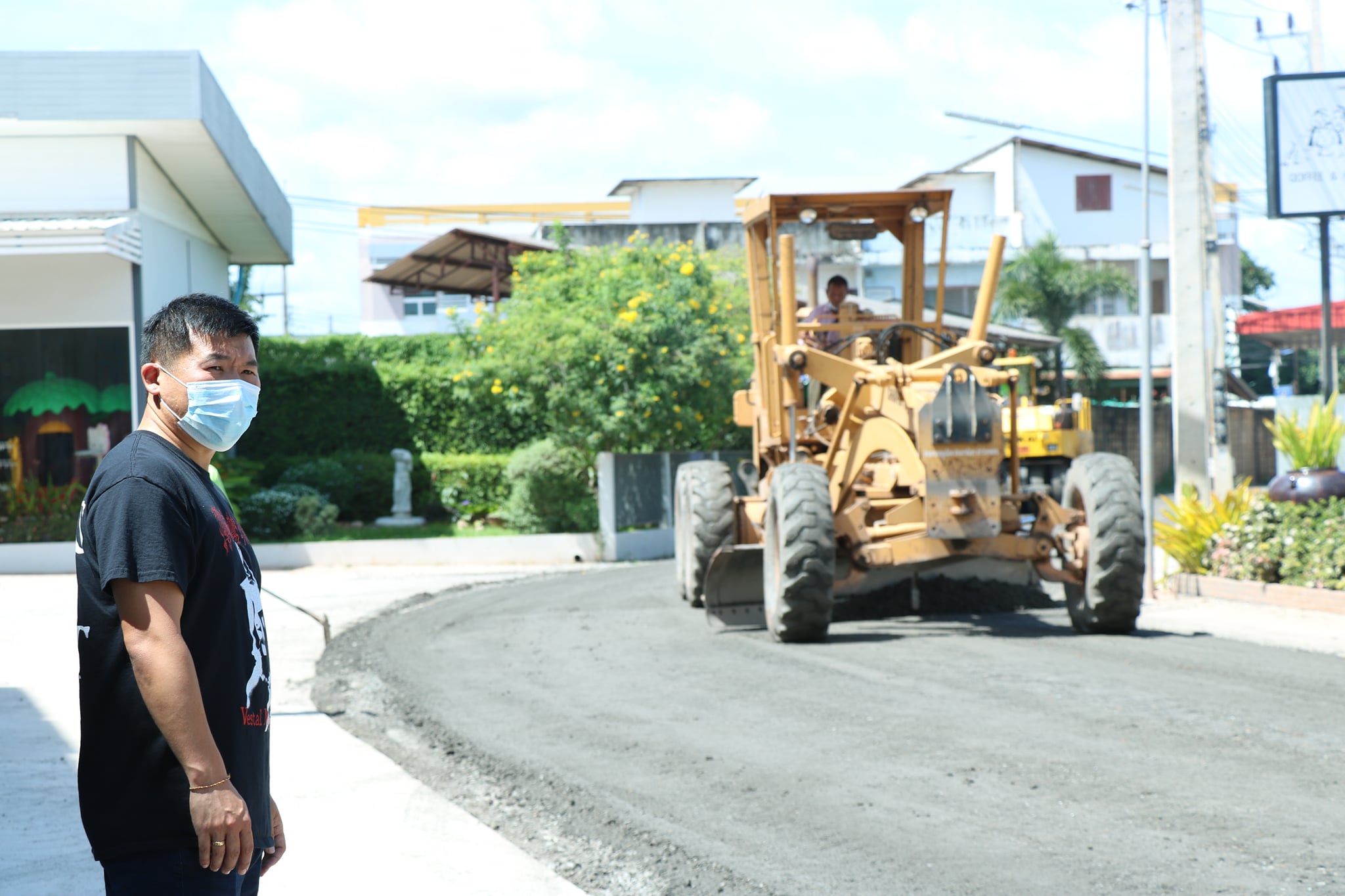 ซ่อมแซมปรับปรุงผิวถนนบริเวณปากซอยตลาดล่าง ๒๔ Image 1