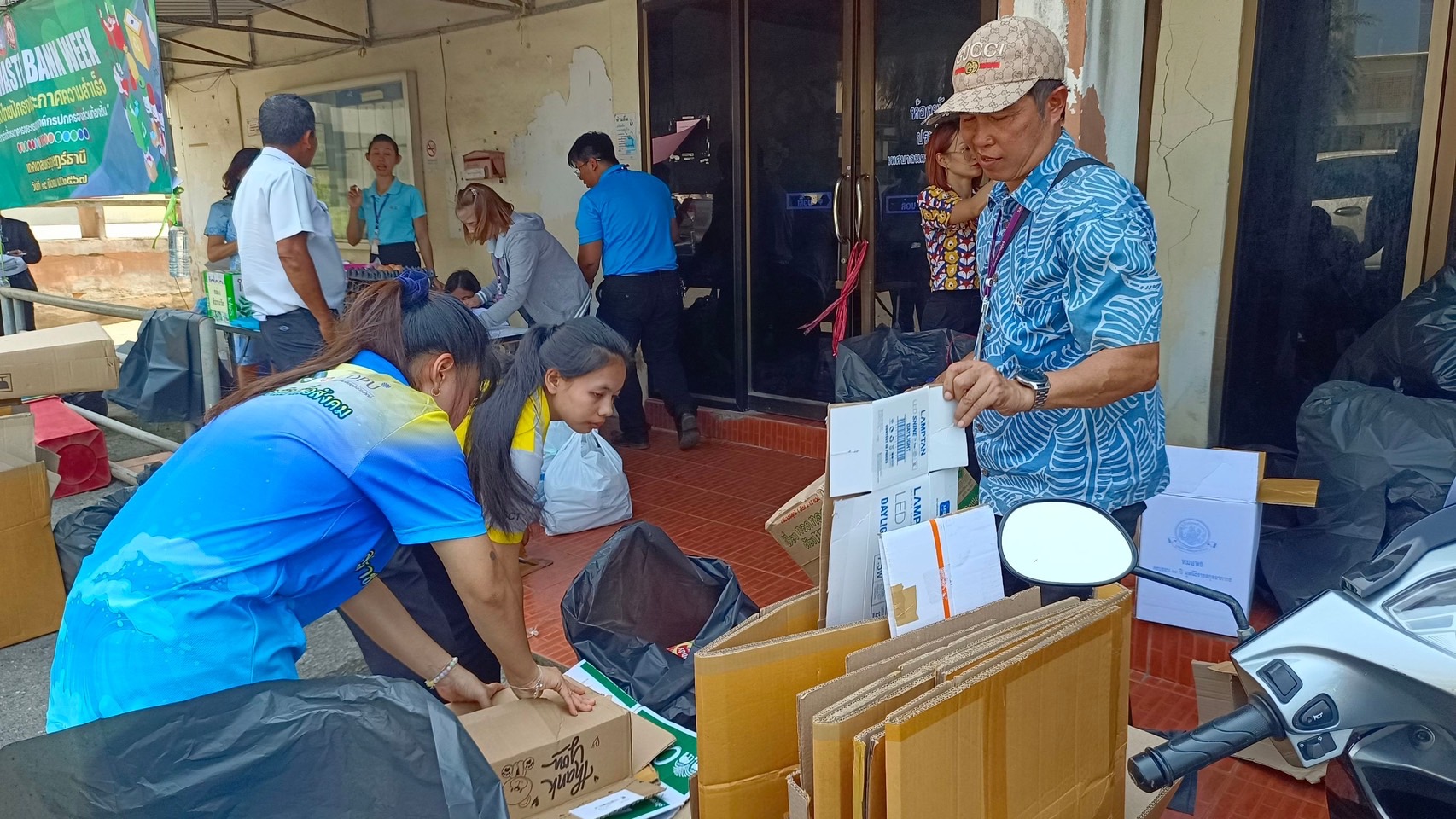 เทศบาลนครสุราษฎร์ธานีจัดกิจกรรม​ MOI​ Waste​ Bank​ Week Image 5