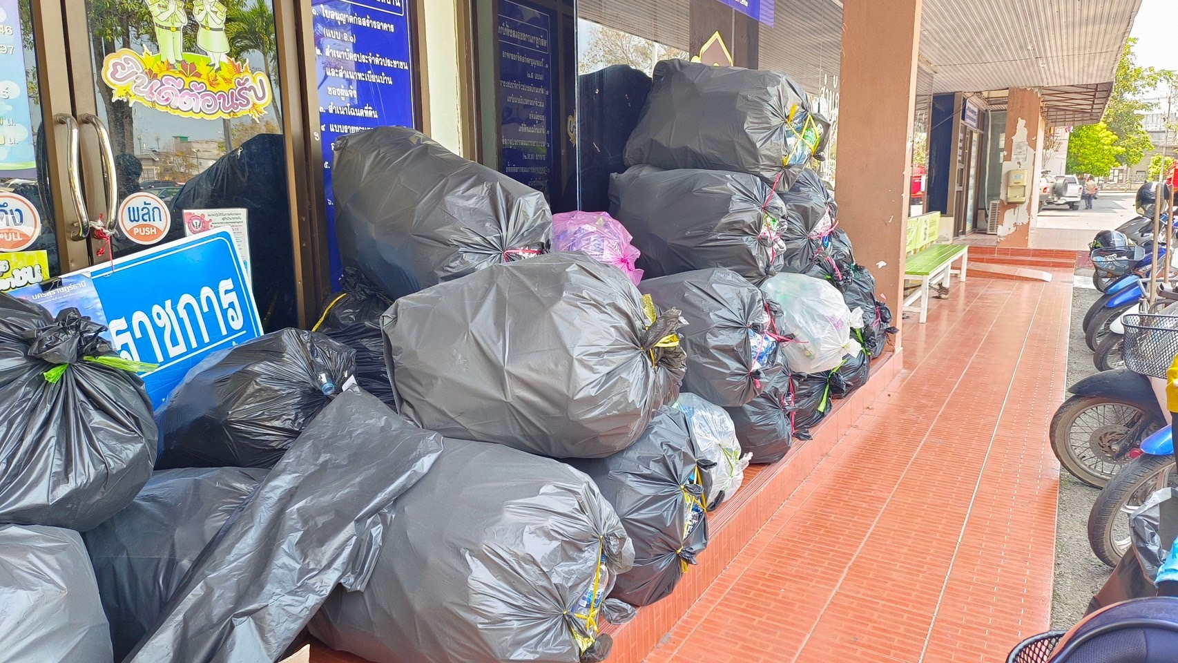 เทศบาลนครสุราษฎร์ธานีจัดกิจกรรม​ MOI​ Waste​ Bank​ Week Image 10