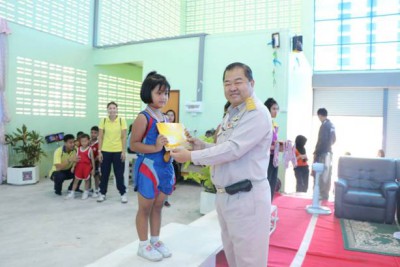 การมอบเหรียญและใบประกาศนียบัตรแก่นักกีฬา กีฑา(ประเภทลาน) รูปภาพ 1