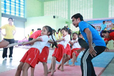 การมอบเหรียญและใบประกาศนียบัตรแก่นักกีฬาชักเย่อ Image 1