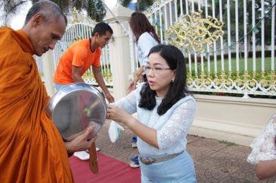 “ปูเสื่อ ตักบาตร วิถีไทย วิถีพุทธ เมืองคนดี” Image 1