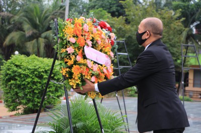 ทน.สฎ.ร่วมวางพวงมาลา "วันรพี" Image 1