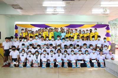 มอบเงินช่วยเหลือนักเรียนของโรงเรียนกีฬาเทศบาลนครสุราษฎร์ธานี Image 1