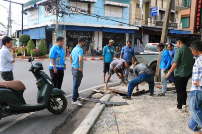 ทน.สฎ.ลงพื้นที่เคลียทางเท้าถนนชนเกษม Image 1