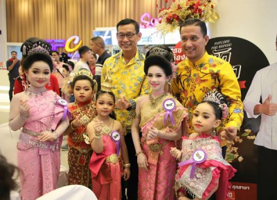 ประกวดหนูน้อยนพมาศ ศูนย์การค้าโคลีเซี่ยมสุราษฎร์ธานี ประจำปี ... Image 1