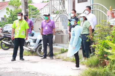 ทน.สฎ.ลงพื้นที่ติดตามการตรวจคัดกรองโควิด -19 เชิงรุก Image 1