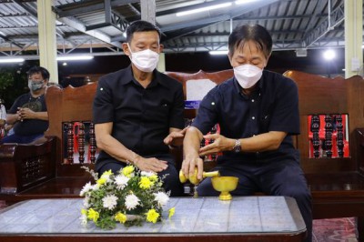 งานบำเพ็ญกุศลศพคุณพ่อไพศาล ทิวากรนิธิกุล อายุ ๗๒ ปี ณ วัดธรร ... Image 1