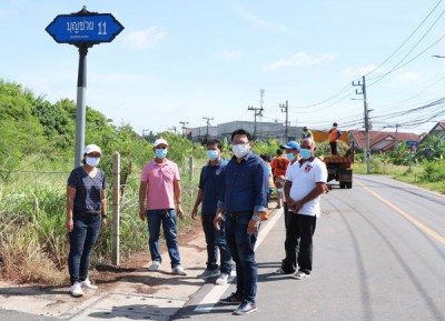 ทน.สฎ.ลงพื้นที่ร่วมพัฒนาริมถนนให้สะอาดในซอยบุญช่วย Image 1