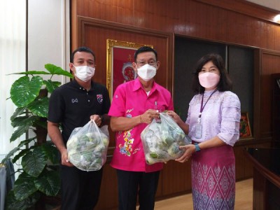 รับมอบฝรั่งส่งต่อให้ผู้กักตัว มีความเสี่ยงสูงผู้ใกล้ชิดผู้ป่ ... Image 1