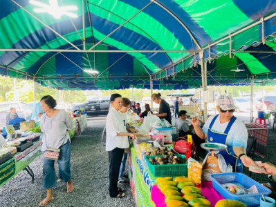 เชิญชวนมาเลือกซื้อสินค้าที่ "ตลาดนัดวันอังคาร เทศบาลนครสุราษ ... Image 1