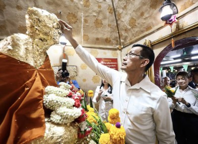 เปิดงาน ”ปิดทอง-สรงน้ำรูปเหมือนหลวงพ่อพัฒน์ นารโท" รูปภาพ 1