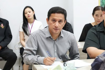 เทศบาลนครสุราษฎร์ธานี ร่วมประชุมเตรียมจัดกิจกรรมเดินแบบผ้าไท ... Image 1