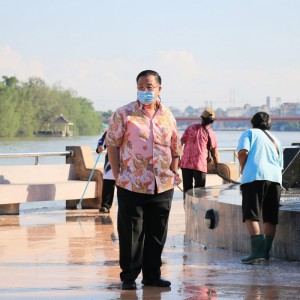 ทน.สฎ.ลงพื้นที่ล้างทำความสะอาดและฉีดพ่นฆ่าเชื้อตลาดน้ำบ้านดอ ... Image 1