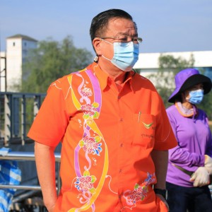 ล้างทำความสะอาดและฉีดพ่นยาฆ่าเชื้อในพื้นที่ตลาดท่าเรือเกาะแล ... Image 1