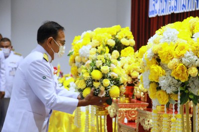 ร่วมวางพวงมาลาน้อมรำลึก "วันจักรี" ๖ เมษายน รูปภาพ 1