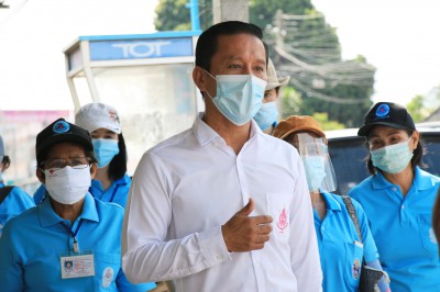 เคาะประตูบ้านเชิญชวนประชาชนไปฉีดวัคซีนป้องกันโควิด 19 Image 1