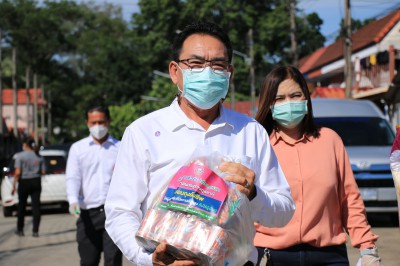 เทศบาลนครสุราษฎร์ธานีลงพื้นที่มอบถุงยังชีพ Image 1