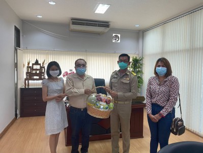 รับมอบกระเช้าดอกไม้แสดงความยินดี Image 1