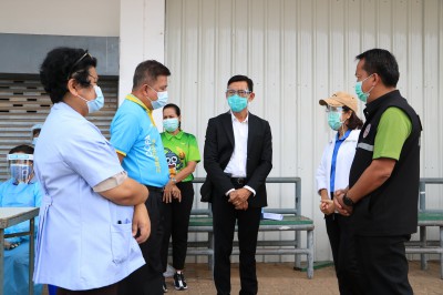 ตรวจคัดกรองโควิด-19 เชิงรุก โดยรถพระราชทาน ณ สนามกีฬาฯ Image 1