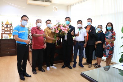 รับมอบกระเช้าดอกไม้แสดงความยินดีในโอกาสรับตำแหน่งนายกเทศมนตร ... Image 1