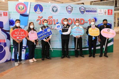 บรรยากาศวันแรก!การฉีดวัคซีน "ซิโนฟาร์ม" ของเทศบาลนครสุราษฎร์ ... Image 1