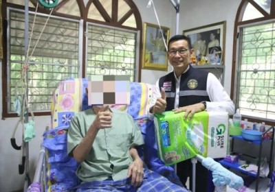 เทศบาลฯ ลงพื้นที่ให้กำลังใจและมอบผ้าอ้อมผู้ใหญ่ Image 1