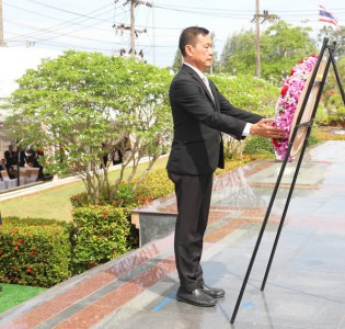เทศบาลนครสุราษฎร์ธานี ร่วมพิธีวางพวงมาลา เนื่องในงาน "วันรพี ... รูปภาพ 1